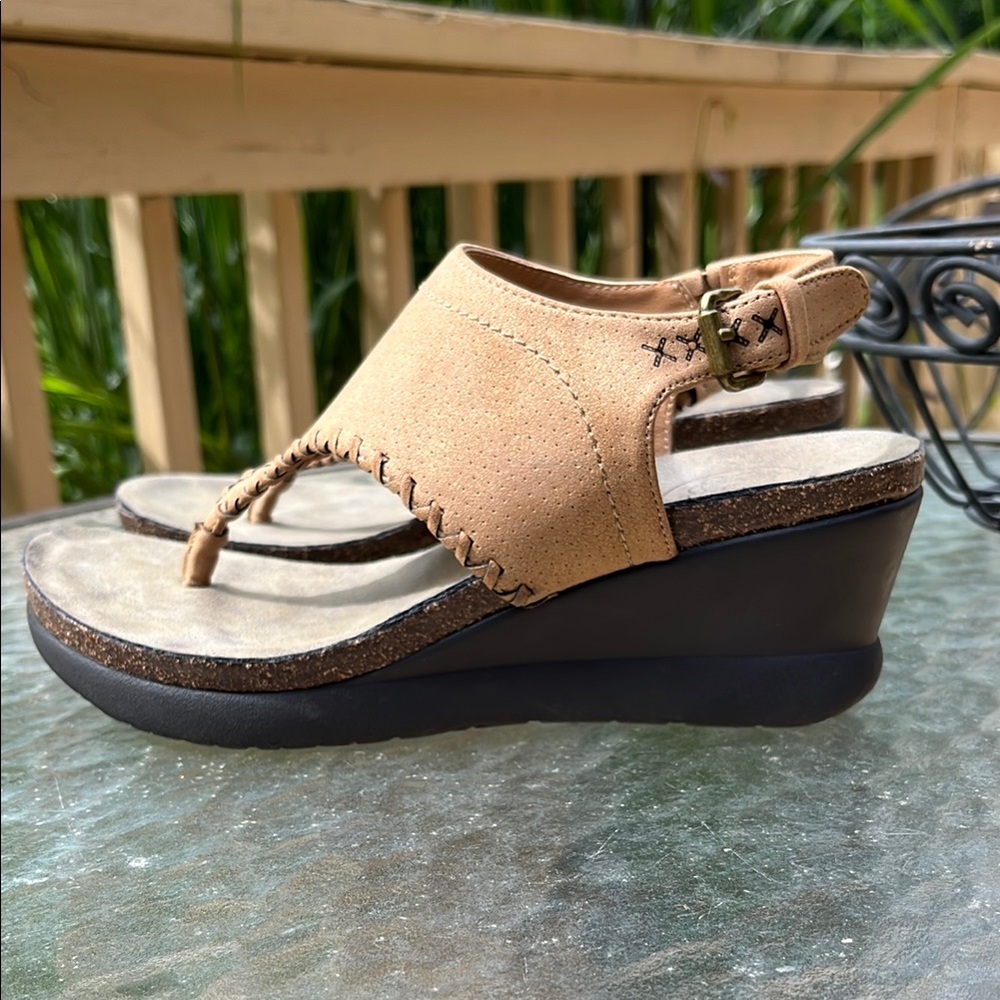 Women's Tan Wedge Sandals